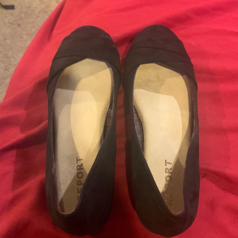 Used black Report flats